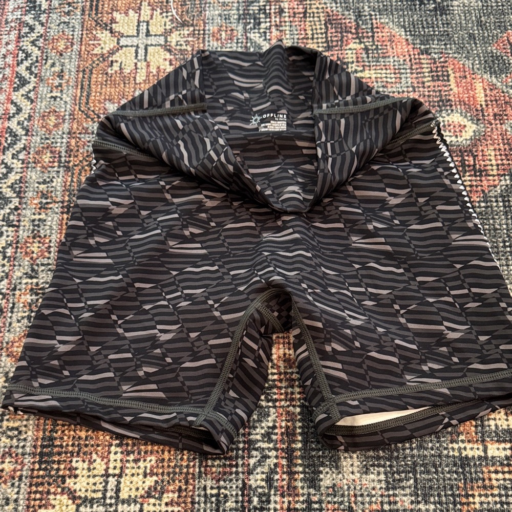 Aerie Women's Black and Gray Patterned Bike Shorts 5 inch inseam
